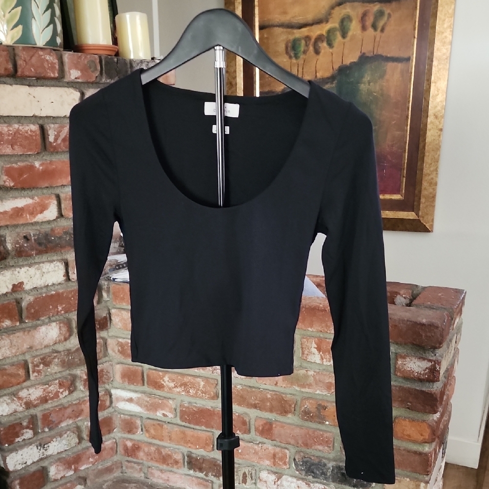 Babaton Black Scoop Neck Long Sleeve Cropped Top - Picture 2 of 12